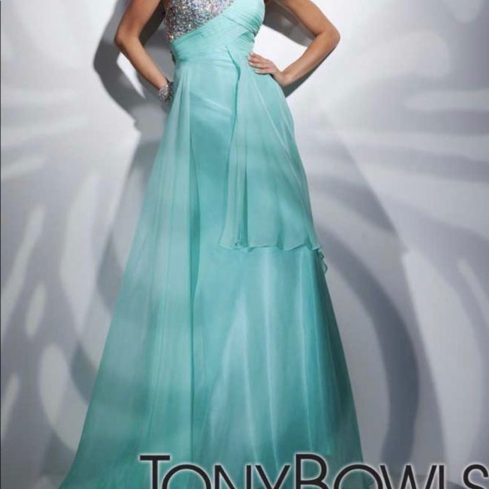 Dress - Picture 2 of 3